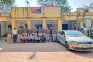 Neemuch Crime News: सुनसान जगह पर कार में ऐसा काम कर रहे थे युवक, जब पहुंची पुलिस तो उड़े सबके होश, मामला जानकर आप भी हो जाएंगे हैरान