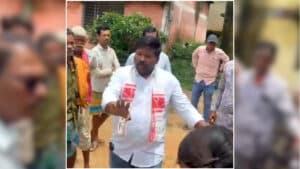 BJYM Leader Ravi Bhagat Arrest: छत्तीसगढ़ BJYM के पूर्व प्रदेश अध्यक्ष गिरफ्तार, इस मामले में उठा ले गई पुलिस, देखें वीडियो
