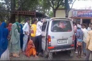Alirajpur News: डॉक्टर के इंजेक्शन लगाते ही हुई आदिवासी युवक की मौत, परिजनों ने किया हंगामा